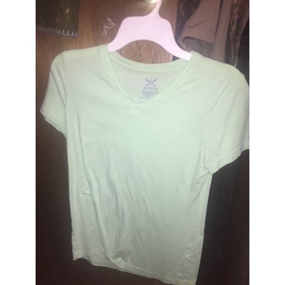 Tank top and two v-neck shirts - Picture 4 of 5